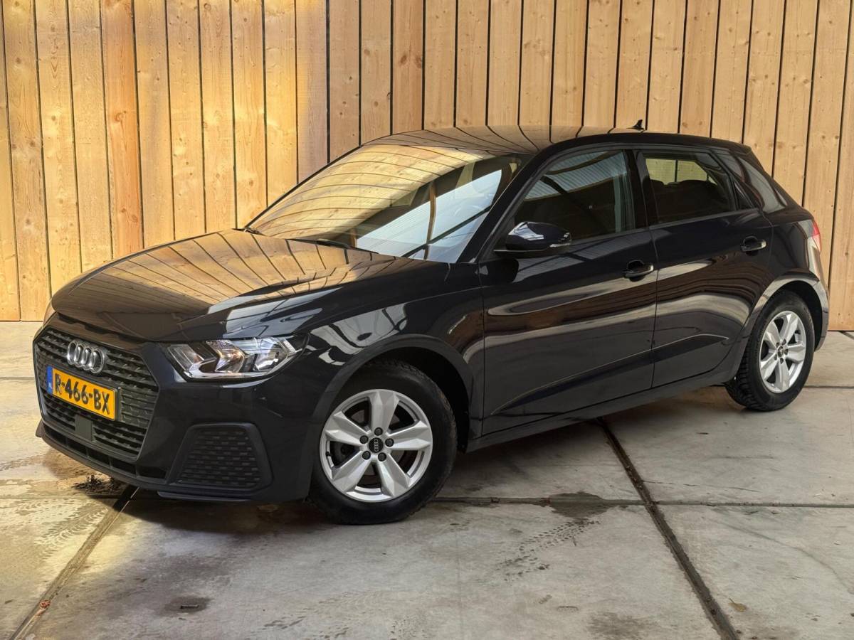 Audi A1 Sportback Audi A1 Sportback 25 TFSI Pro Line Apple CarPlay/Android Auto | Airconditioning | Bluetooth telefoonverbinding | Cruise control | Lichtmetalen velgen | Navigatiesysteem | Sportstuur