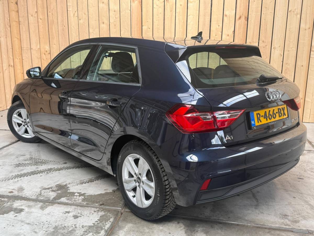 Audi A1 Sportback Audi A1 Sportback 25 TFSI Pro Line Apple CarPlay/Android Auto | Airconditioning | Bluetooth telefoonverbinding | Cruise control | Lichtmetalen velgen | Navigatiesysteem | Sportstuur