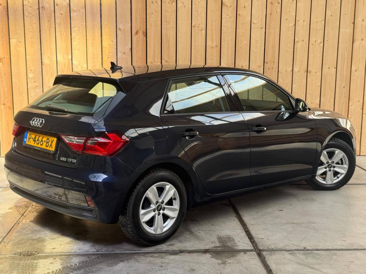 Audi A1 Sportback Audi A1 Sportback 25 TFSI Pro Line Apple CarPlay/Android Auto | Airconditioning | Bluetooth telefoonverbinding | Cruise control | Lichtmetalen velgen | Navigatiesysteem | Sportstuur