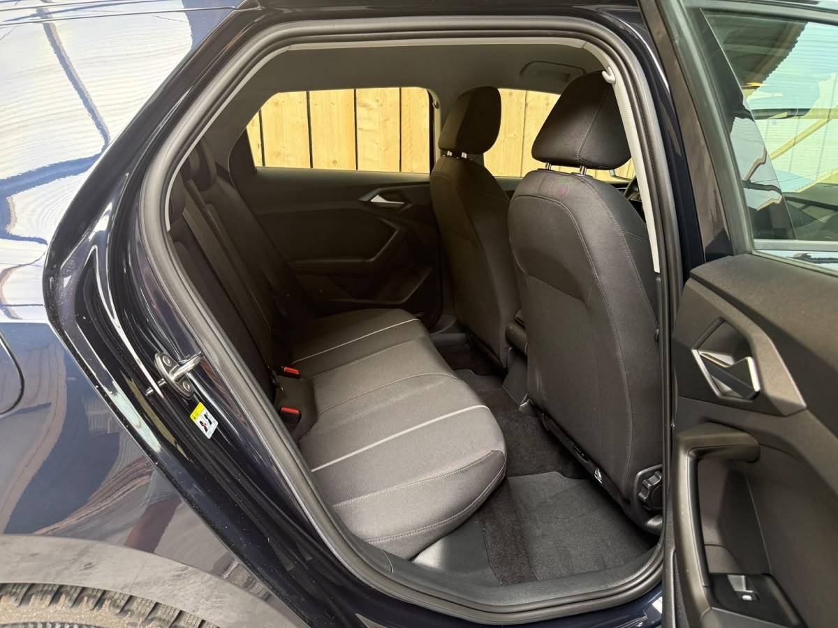 Audi A1 Sportback Audi A1 Sportback 25 TFSI Pro Line Apple CarPlay/Android Auto | Airconditioning | Bluetooth telefoonverbinding | Cruise control | Lichtmetalen velgen | Navigatiesysteem | Sportstuur
