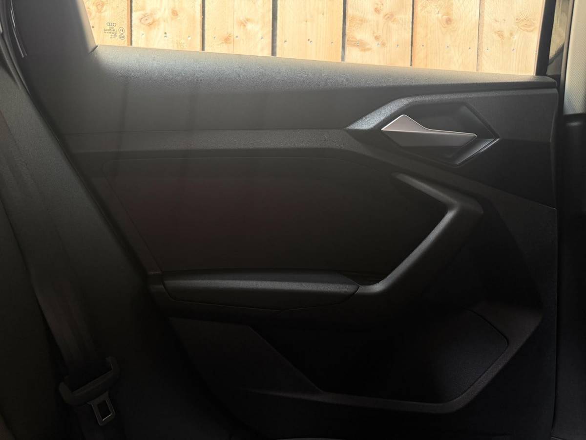 Audi A1 Sportback Audi A1 Sportback 25 TFSI Pro Line Apple CarPlay/Android Auto | Airconditioning | Bluetooth telefoonverbinding | Cruise control | Lichtmetalen velgen | Navigatiesysteem | Sportstuur
