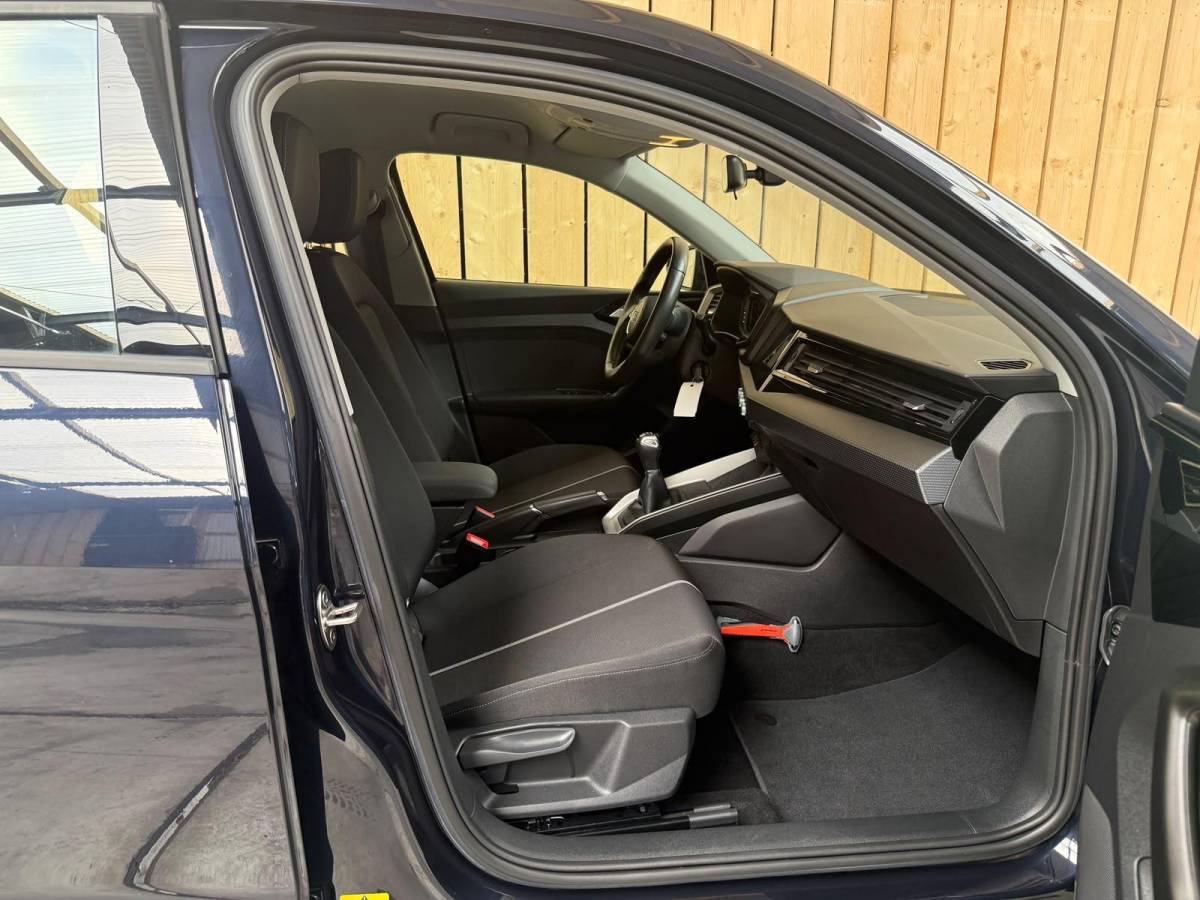 Audi A1 Sportback Audi A1 Sportback 25 TFSI Pro Line Apple CarPlay/Android Auto | Airconditioning | Bluetooth telefoonverbinding | Cruise control | Lichtmetalen velgen | Navigatiesysteem | Sportstuur