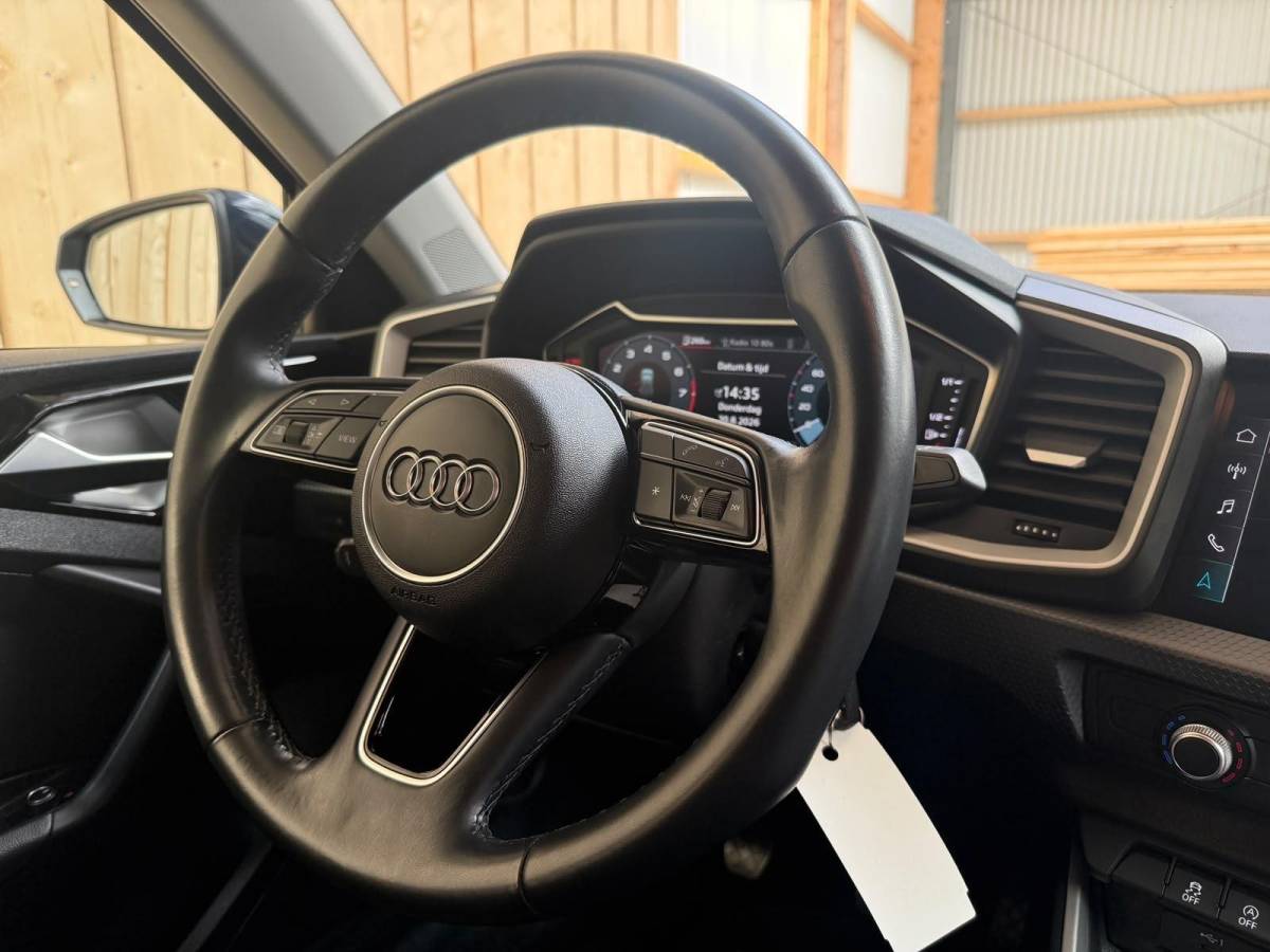 Audi A1 Sportback Audi A1 Sportback 25 TFSI Pro Line Apple CarPlay/Android Auto | Airconditioning | Bluetooth telefoonverbinding | Cruise control | Lichtmetalen velgen | Navigatiesysteem | Sportstuur