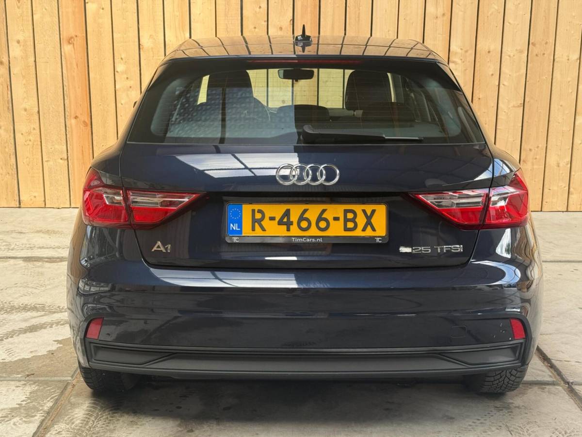 Audi A1 Sportback Audi A1 Sportback 25 TFSI Pro Line Apple CarPlay/Android Auto | Airconditioning | Bluetooth telefoonverbinding | Cruise control | Lichtmetalen velgen | Navigatiesysteem | Sportstuur
