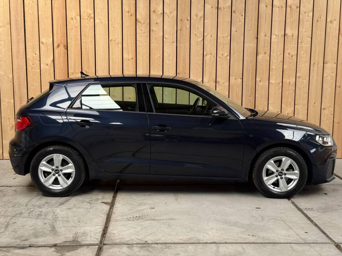 Audi A1 Sportback Audi A1 Sportback 25 TFSI Pro Line Apple CarPlay/Android Auto | Airconditioning | Bluetooth telefoonverbinding | Cruise control | Lichtmetalen velgen | Navigatiesysteem | Sportstuur