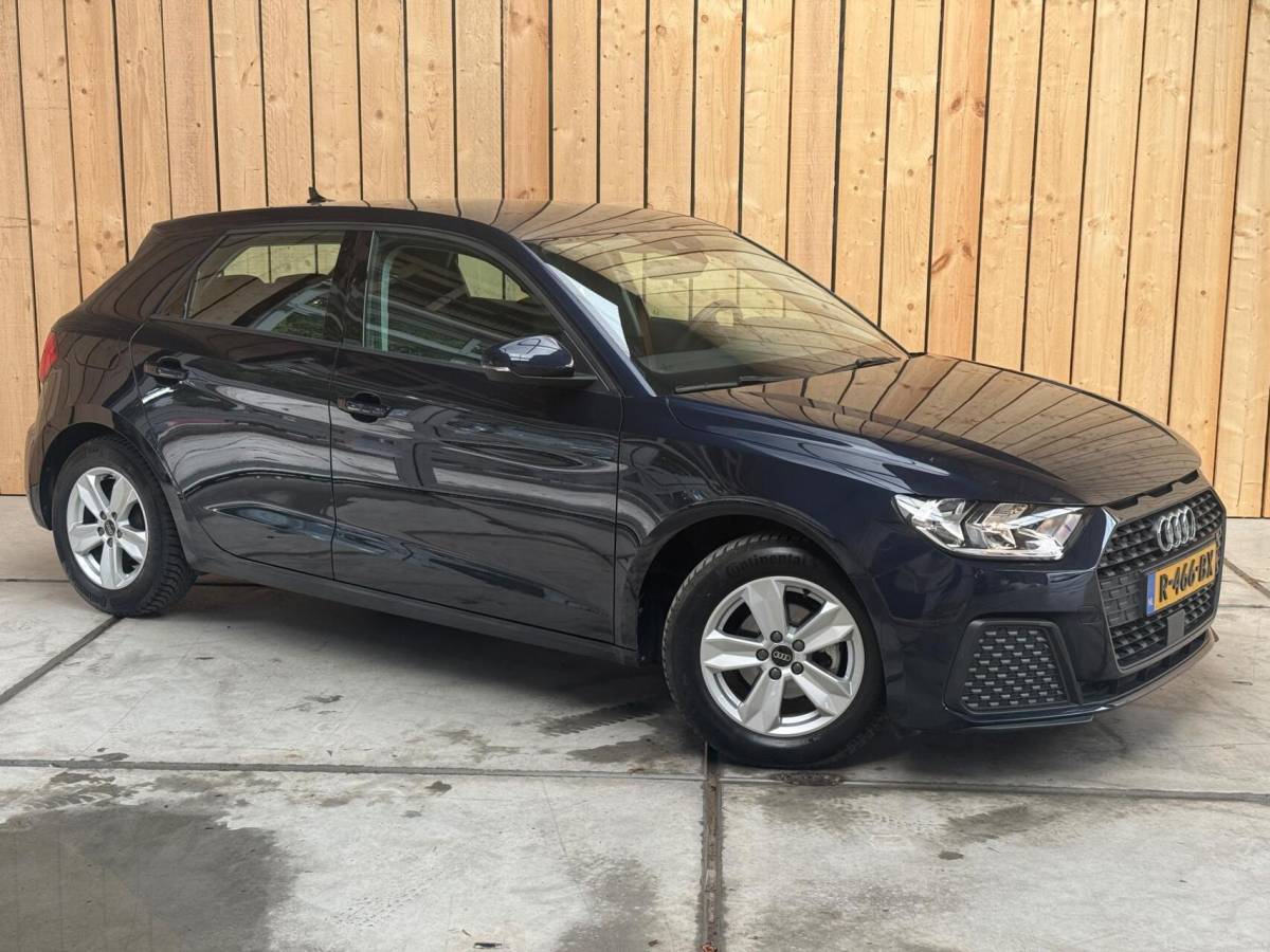 Audi A1 Sportback Audi A1 Sportback 25 TFSI Pro Line Apple CarPlay/Android Auto | Airconditioning | Bluetooth telefoonverbinding | Cruise control | Lichtmetalen velgen | Navigatiesysteem | Sportstuur
