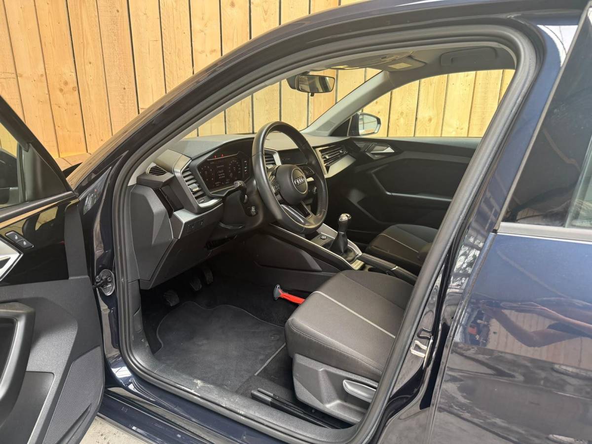Audi A1 Sportback Audi A1 Sportback 25 TFSI Pro Line Apple CarPlay/Android Auto | Airconditioning | Bluetooth telefoonverbinding | Cruise control | Lichtmetalen velgen | Navigatiesysteem | Sportstuur