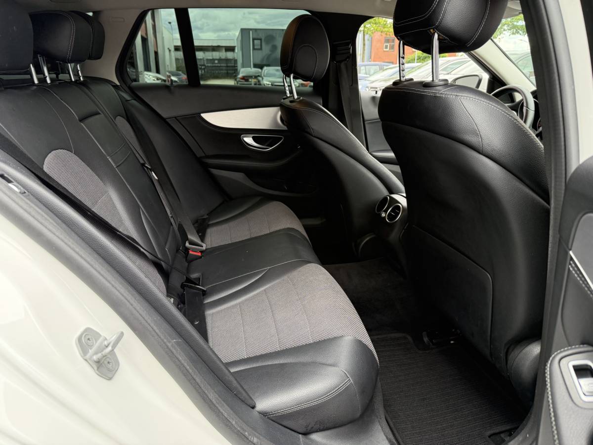 Mercedes-Benz C-Klasse Mercedes-Benz C-klasse Estate 180 Prestige AUTOMAAT ELEK. ACHTERKLEP | STOELVERW. | ELEK. STOEL | XENON | CLIMA | FLIPPERS |