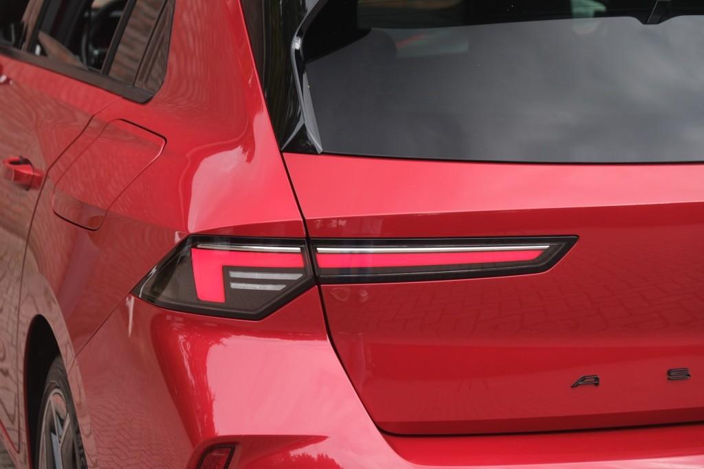 Opel Astra Opel Astra 1.6 Hybrid 180pk EAT8 GS Line | Adaptive Cruise | Keyless | 360° Camera | Head-up Display | Dodehoek | Winter Pakket
