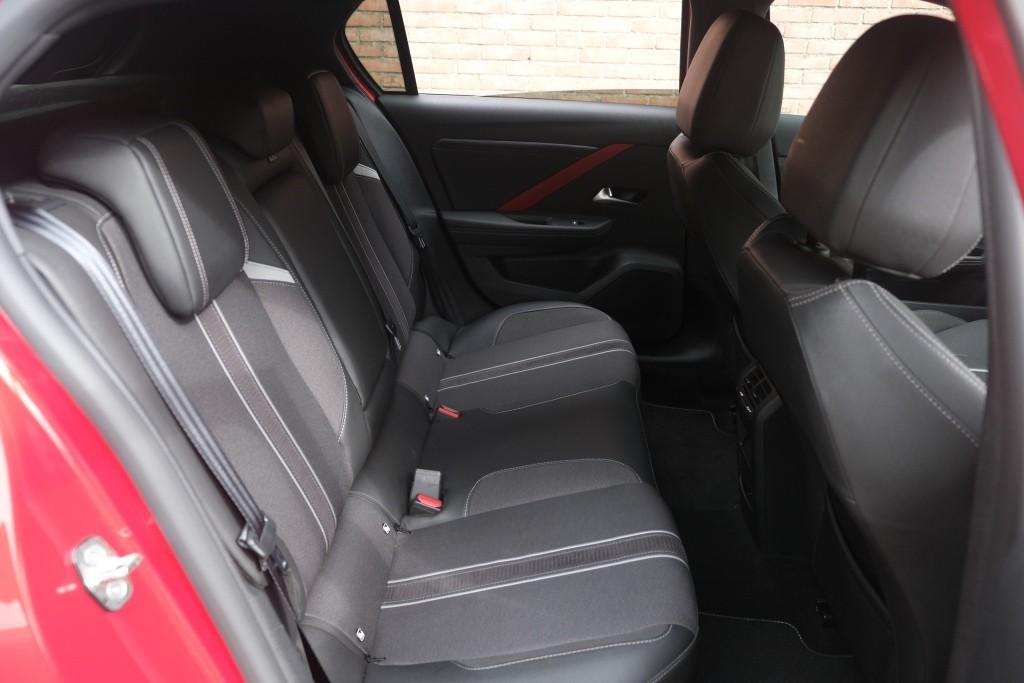 Opel Astra Opel Astra 1.6 Hybrid 180pk EAT8 GS Line | Adaptive Cruise | Keyless | 360° Camera | Head-up Display | Dodehoek | Winter Pakket
