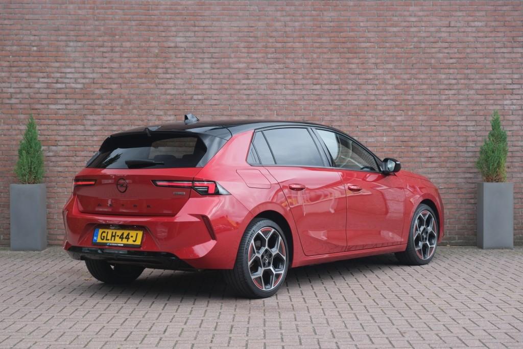 Opel Astra Opel Astra 1.6 Hybrid 180pk EAT8 GS Line | Adaptive Cruise | Keyless | 360° Camera | Head-up Display | Dodehoek | Winter Pakket