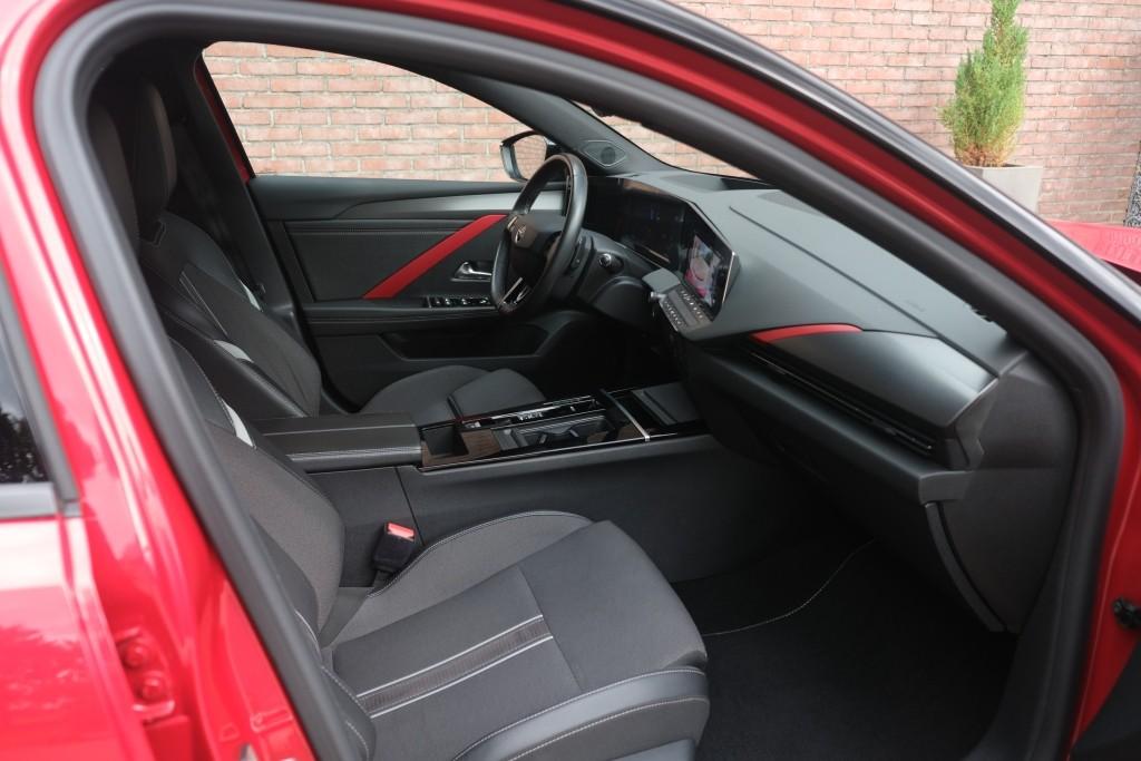 Opel Astra Opel Astra 1.6 Hybrid 180pk EAT8 GS Line | Adaptive Cruise | Keyless | 360° Camera | Head-up Display | Dodehoek | Winter Pakket