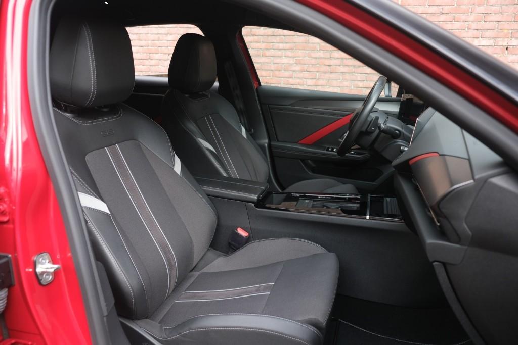 Opel Astra Opel Astra 1.6 Hybrid 180pk EAT8 GS Line | Adaptive Cruise | Keyless | 360° Camera | Head-up Display | Dodehoek | Winter Pakket