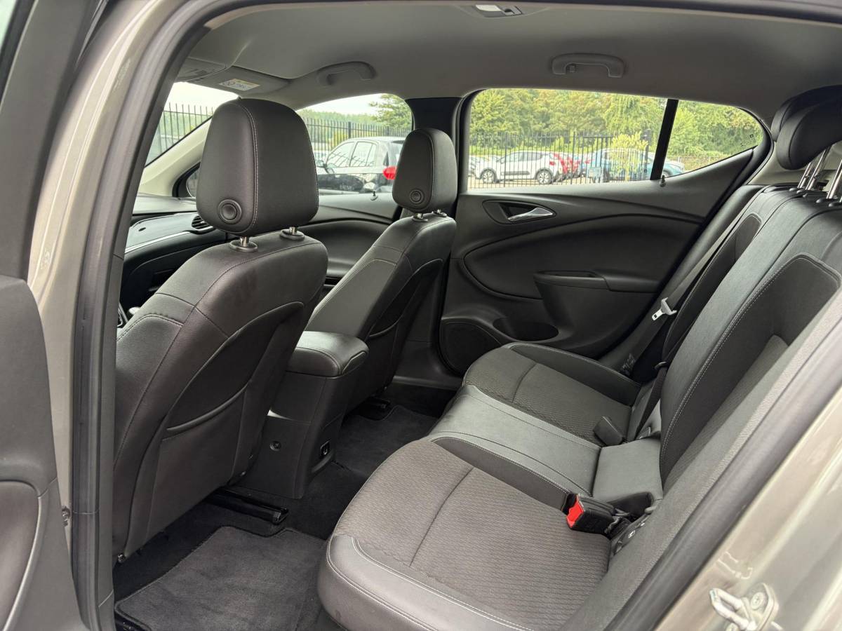 Opel Astra Opel Astra 1.4 Innovation ✓2e Eigenaar✓Carplay✓Navi✓150pk✓Keyless✓6 Bak✓Halfleder✓Rijstrooksensor✓Pdc V+A✓Clima✓Cruise✓Lm velgen✓Bj 12-2016✓N.A.P✓Apk tot 09-2027