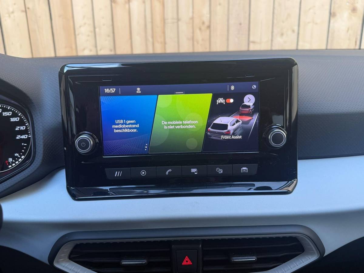 SEAT Ibiza Seat Ibiza 1.0 EcoTSI Style Apple CarPlay/Android Auto | Cruise control | DAB ontvangst | LED koplampen | Lichtmetalen velgen | Rijstrooksensor | Trekhaak