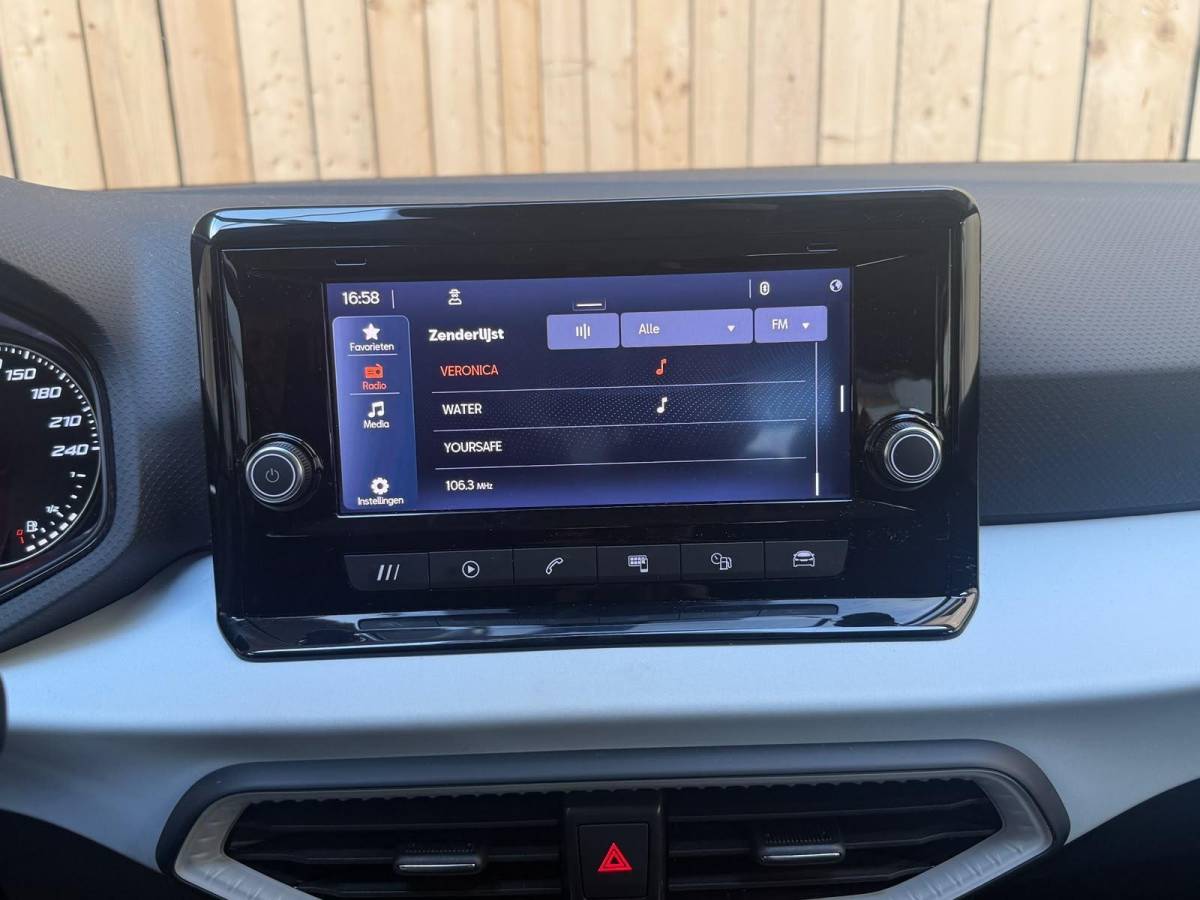 SEAT Ibiza Seat Ibiza 1.0 EcoTSI Style Apple CarPlay/Android Auto | Cruise control | DAB ontvangst | LED koplampen | Lichtmetalen velgen | Rijstrooksensor | Trekhaak
