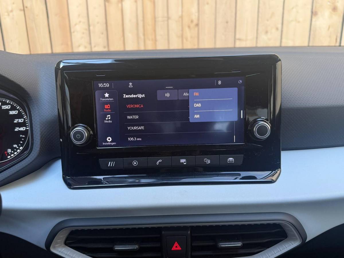 SEAT Ibiza Seat Ibiza 1.0 EcoTSI Style Apple CarPlay/Android Auto | Cruise control | DAB ontvangst | LED koplampen | Lichtmetalen velgen | Rijstrooksensor | Trekhaak