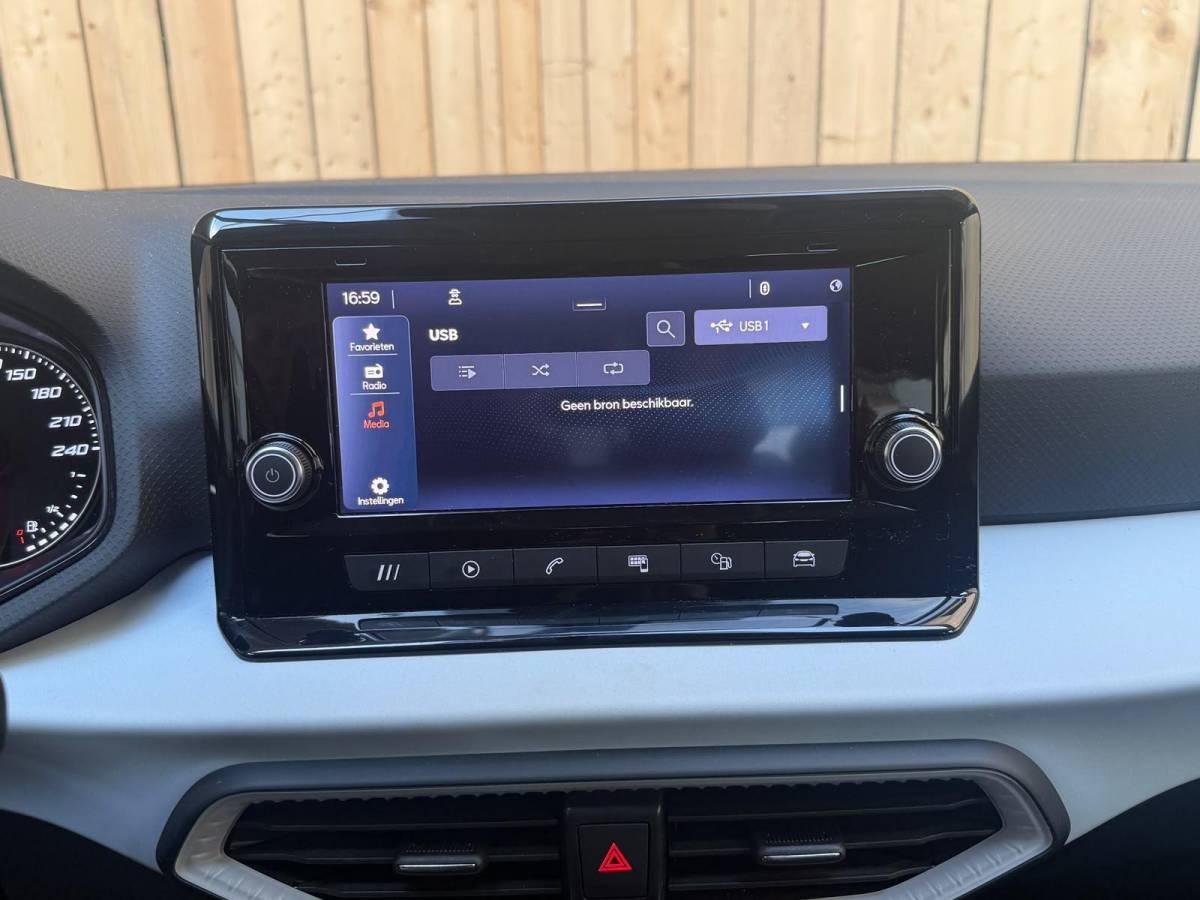 SEAT Ibiza Seat Ibiza 1.0 EcoTSI Style Apple CarPlay/Android Auto | Cruise control | DAB ontvangst | LED koplampen | Lichtmetalen velgen | Rijstrooksensor | Trekhaak