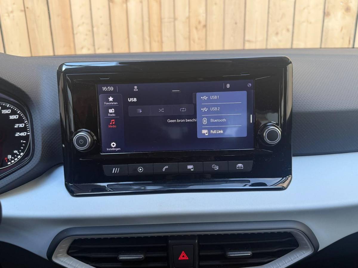 SEAT Ibiza Seat Ibiza 1.0 EcoTSI Style Apple CarPlay/Android Auto | Cruise control | DAB ontvangst | LED koplampen | Lichtmetalen velgen | Rijstrooksensor | Trekhaak