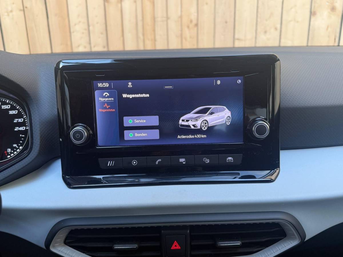 SEAT Ibiza Seat Ibiza 1.0 EcoTSI Style Apple CarPlay/Android Auto | Cruise control | DAB ontvangst | LED koplampen | Lichtmetalen velgen | Rijstrooksensor | Trekhaak