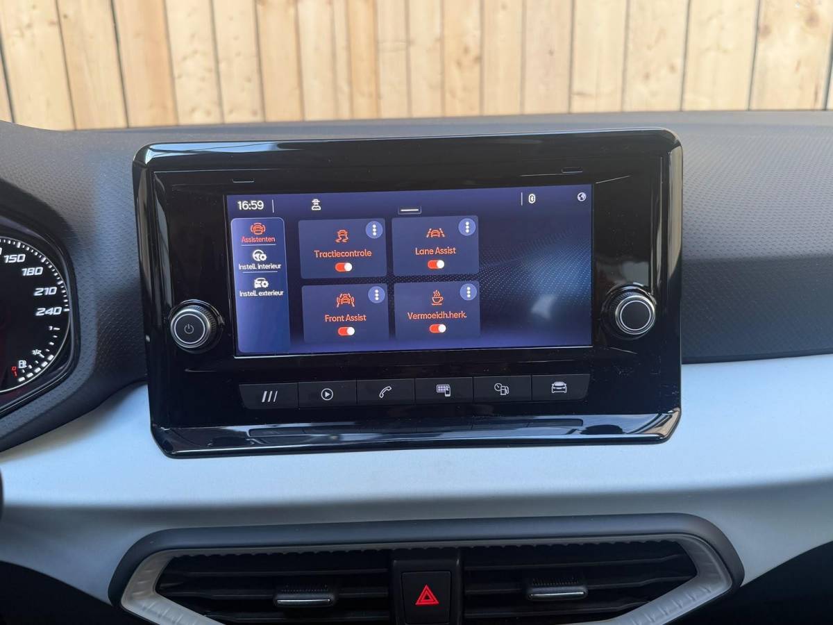 SEAT Ibiza Seat Ibiza 1.0 EcoTSI Style Apple CarPlay/Android Auto | Cruise control | DAB ontvangst | LED koplampen | Lichtmetalen velgen | Rijstrooksensor | Trekhaak