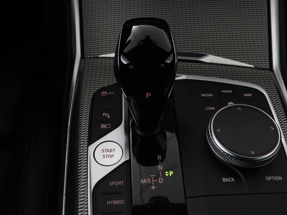 BMW 3 Serie BMW 3-serie Touring 320e Business Edition Plus M-sport | 84,4% SOH | Panoramadak | Leder | Elektrische trekhaak | Camera | Park assist | Cruise control | Carplay | Sfeerverlichting |