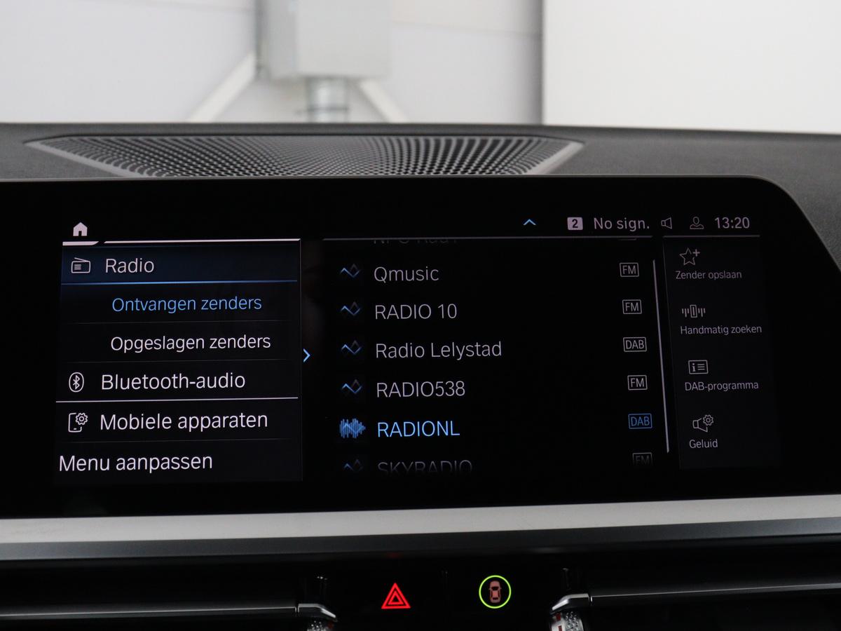 BMW 3 Serie BMW 3-serie Touring 320e Business Edition Plus M-sport | 84,4% SOH | Panoramadak | Leder | Elektrische trekhaak | Camera | Park assist | Cruise control | Carplay | Sfeerverlichting |