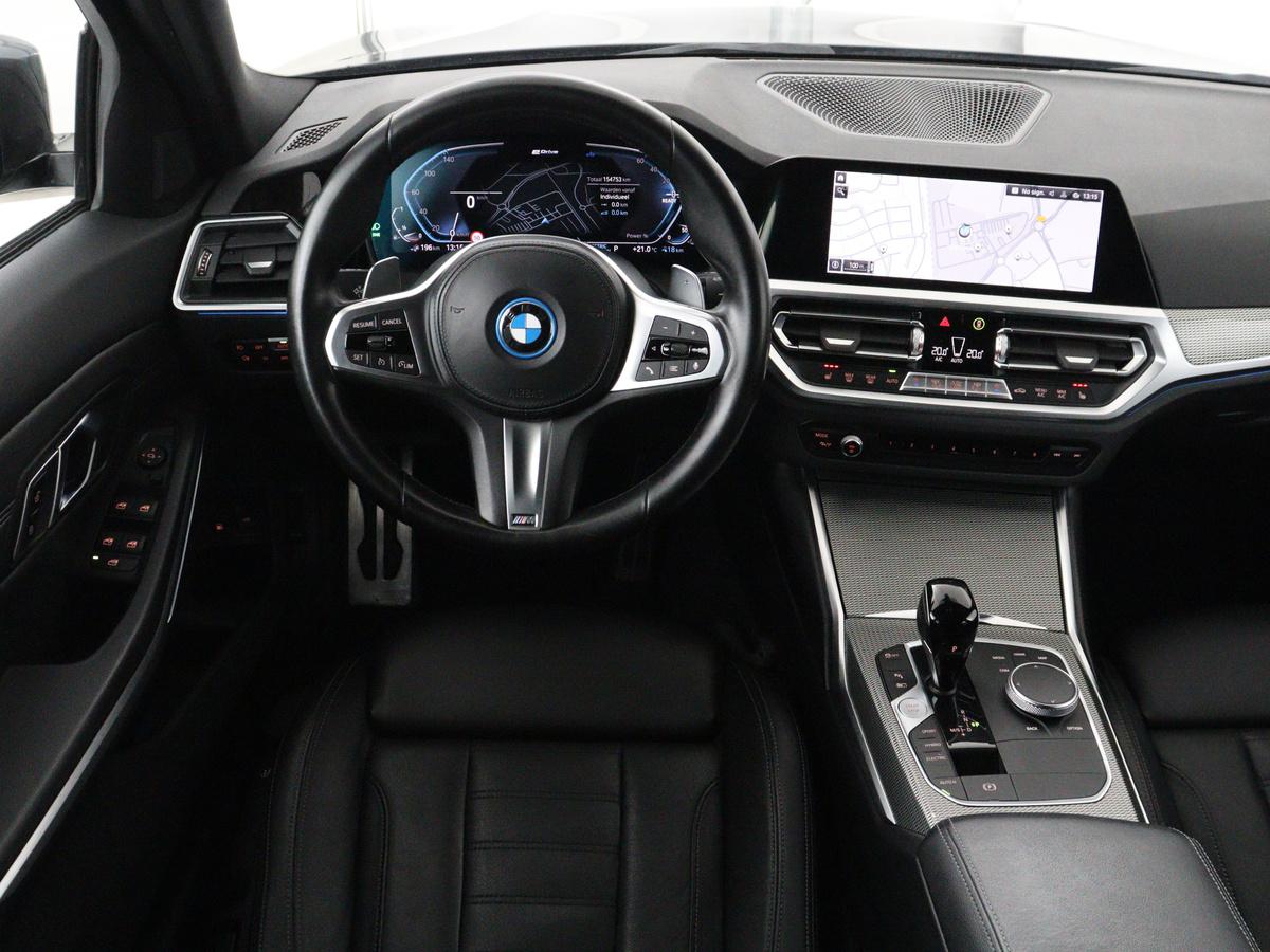 BMW 3 Serie BMW 3-serie Touring 320e Business Edition Plus M-sport | 84,4% SOH | Panoramadak | Leder | Elektrische trekhaak | Camera | Park assist | Cruise control | Carplay | Sfeerverlichting |