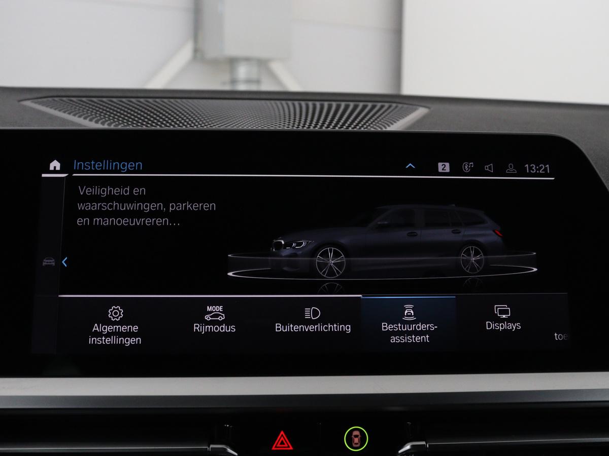 BMW 3 Serie BMW 3-serie Touring 320e Business Edition Plus M-sport | 84,4% SOH | Panoramadak | Leder | Elektrische trekhaak | Camera | Park assist | Cruise control | Carplay | Sfeerverlichting |