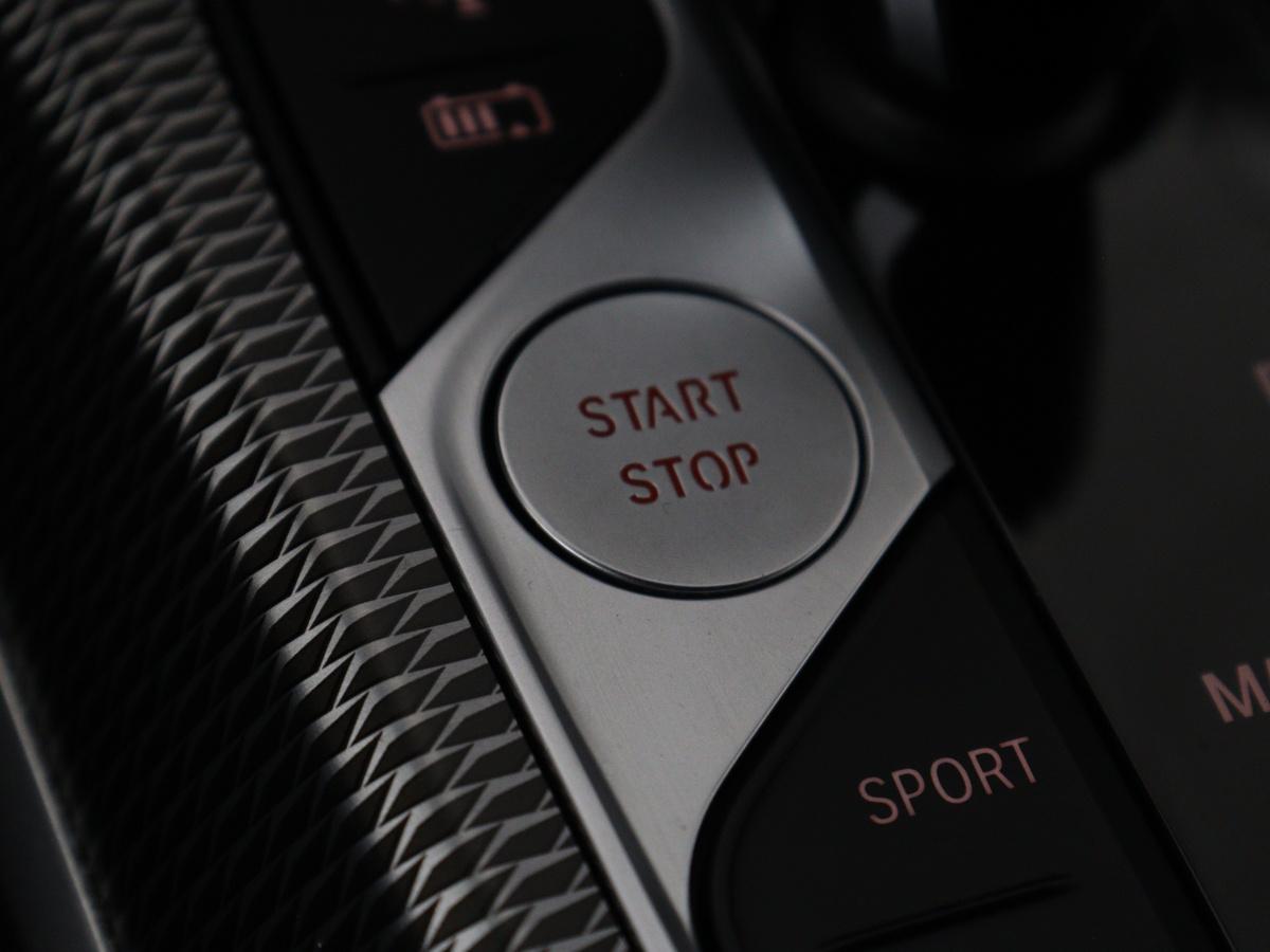 BMW 3 Serie BMW 3-serie Touring 320e Business Edition Plus M-sport | 84,4% SOH | Panoramadak | Leder | Elektrische trekhaak | Camera | Park assist | Cruise control | Carplay | Sfeerverlichting |