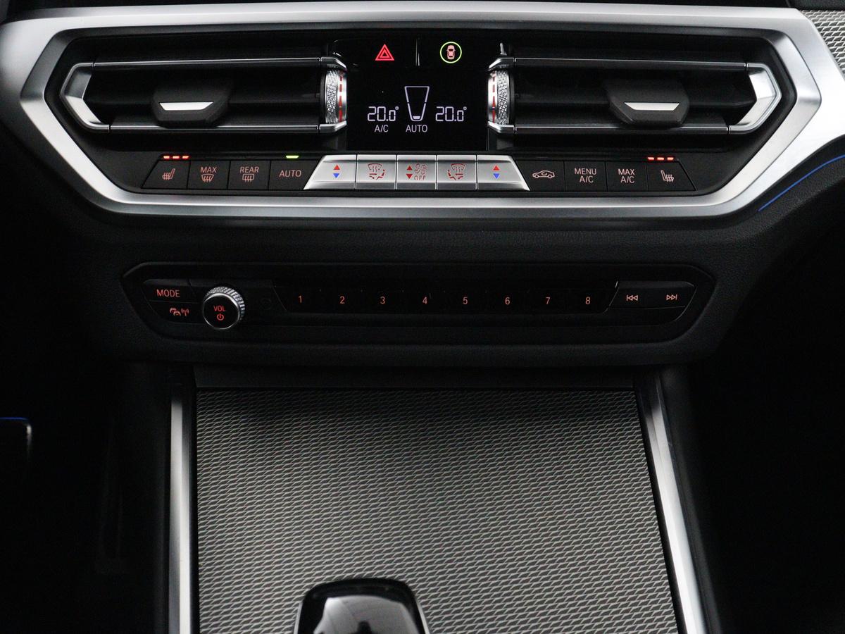 BMW 3 Serie BMW 3-serie Touring 320e Business Edition Plus M-sport | 84,4% SOH | Panoramadak | Leder | Elektrische trekhaak | Camera | Park assist | Cruise control | Carplay | Sfeerverlichting |