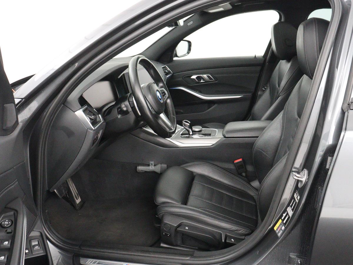 BMW 3 Serie BMW 3-serie Touring 320e Business Edition Plus M-sport | 84,4% SOH | Panoramadak | Leder | Elektrische trekhaak | Camera | Park assist | Cruise control | Carplay | Sfeerverlichting |