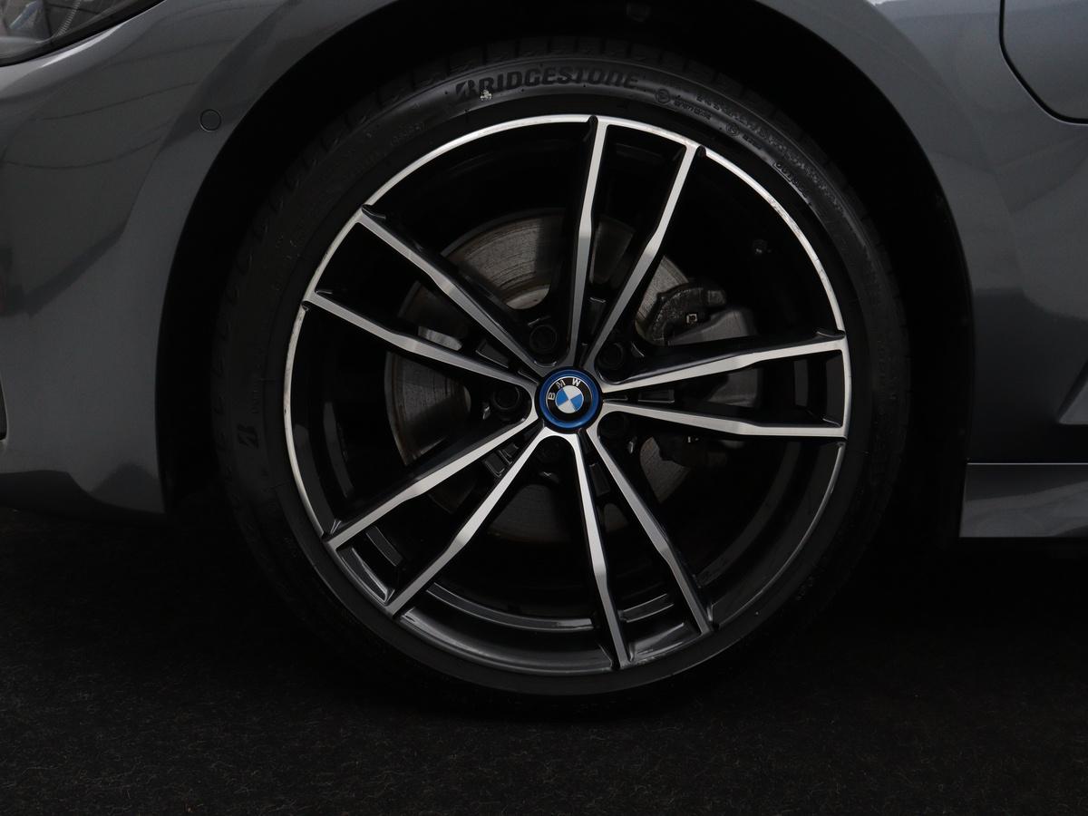 BMW 3 Serie BMW 3-serie Touring 320e Business Edition Plus M-sport | 84,4% SOH | Panoramadak | Leder | Elektrische trekhaak | Camera | Park assist | Cruise control | Carplay | Sfeerverlichting |