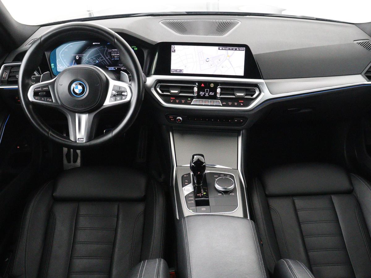 BMW 3 Serie BMW 3-serie Touring 320e Business Edition Plus M-sport | 84,4% SOH | Panoramadak | Leder | Elektrische trekhaak | Camera | Park assist | Cruise control | Carplay | Sfeerverlichting |