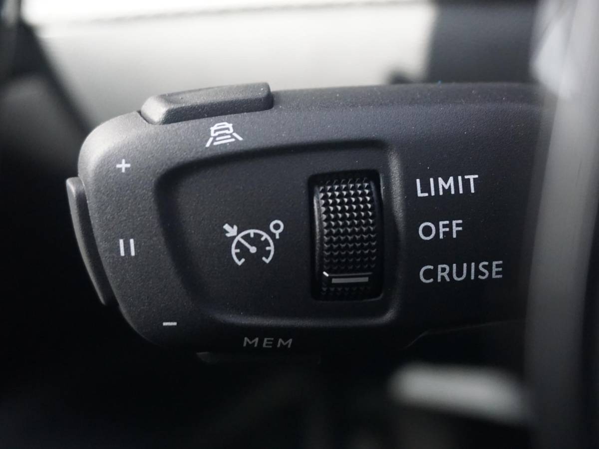 Peugeot 2008 Peugeot 2008 1.2 Hybrid 145 GT 360 Camera