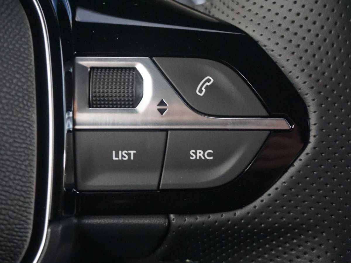 Peugeot 2008 Peugeot 2008 1.2 Hybrid 145 GT 360 Camera