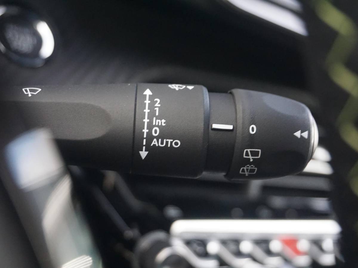 Peugeot 2008 Peugeot 2008 1.2 Hybrid 145 GT 360 Camera