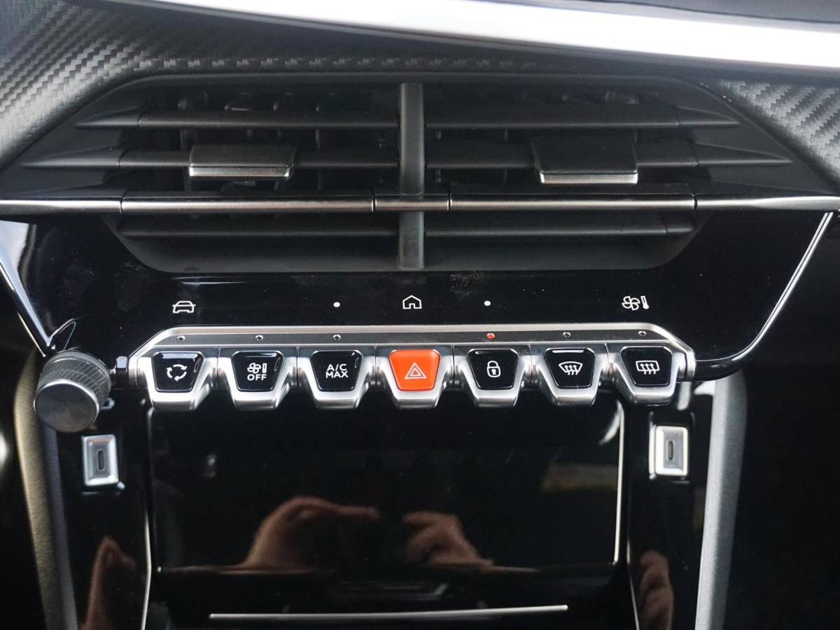 Peugeot 2008 Peugeot 2008 1.2 Hybrid 145 GT 360 Camera