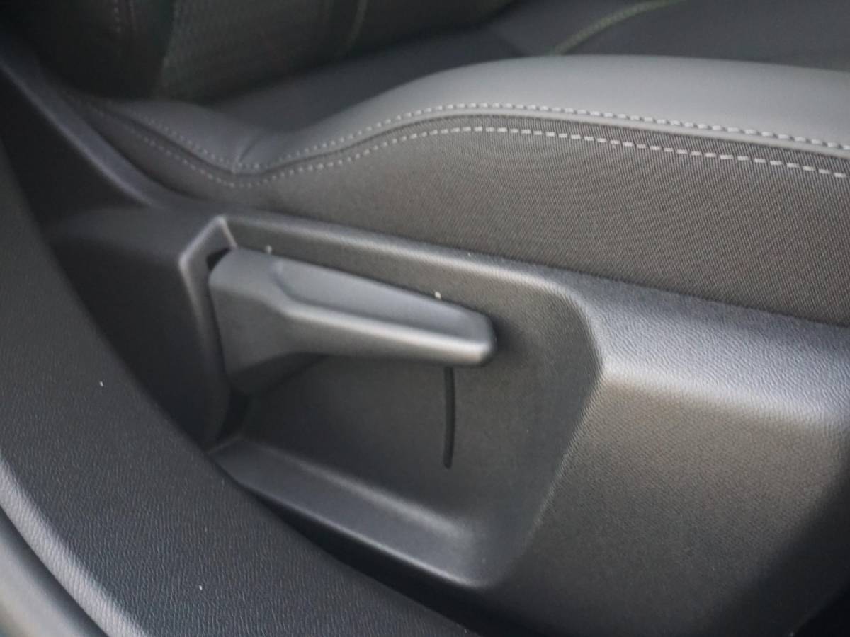 Peugeot 2008 Peugeot 2008 1.2 Hybrid 145 GT 360 Camera