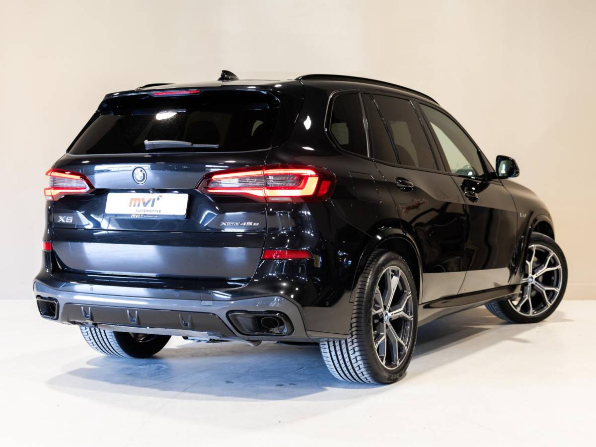 BMW X5 BMW X5 xDrive45e Executive M Pakket  / 394pk / SOH 90% / Panorama dak / Trekhaak / Head-up display / 360 graden camera /
