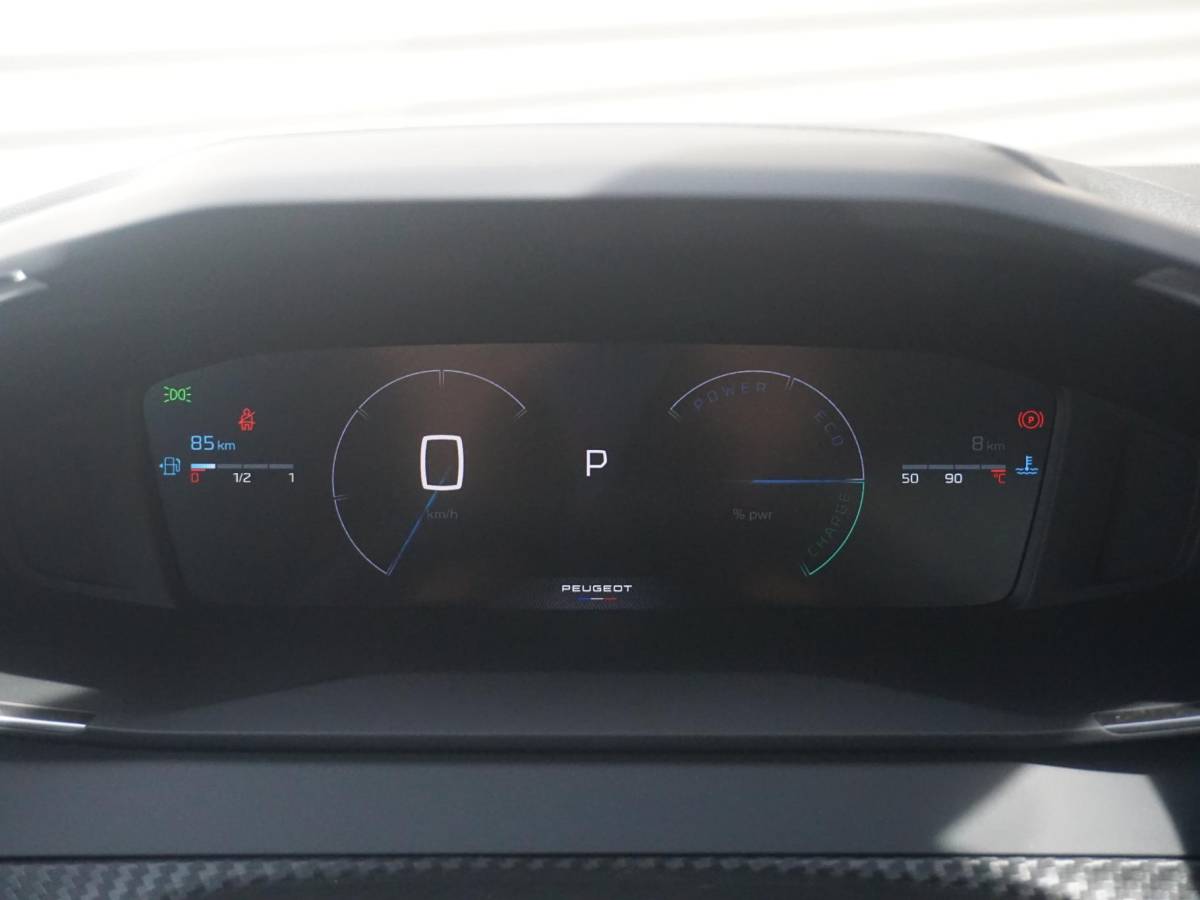 Peugeot 208 Peugeot 208 1.2 Hybrid 110 e-DCS6 Allure 360 Camera