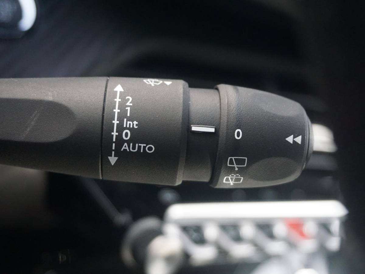 Peugeot 208 Peugeot 208 1.2 Hybrid 110 e-DCS6 Allure 360 Camera
