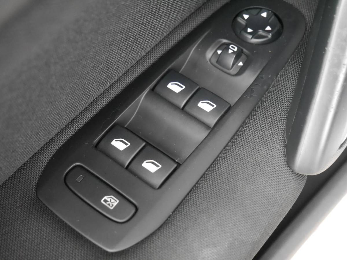 Peugeot 308 Peugeot 308 SW 1.2 PureTech Style | 130 PK | Panoramadak | Climate control | Parkeersensoren | Lichtmetalen velgen | Getint glas | Cruise control