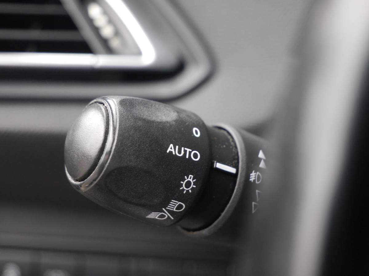 Peugeot 308 Peugeot 308 SW 1.2 PureTech Style | 130 PK | Panoramadak | Climate control | Parkeersensoren | Lichtmetalen velgen | Getint glas | Cruise control