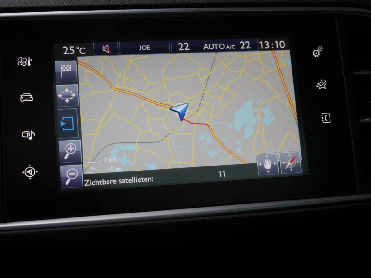 Peugeot 308 Peugeot 308 SW 1.2 PureTech Style | 130 PK | Panoramadak | Climate control | Parkeersensoren | Lichtmetalen velgen | Getint glas | Cruise control