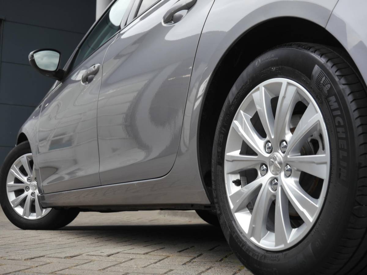 Peugeot 308 Peugeot 308 SW 1.2 PureTech Style | 130 PK | Panoramadak | Climate control | Parkeersensoren | Lichtmetalen velgen | Getint glas | Cruise control