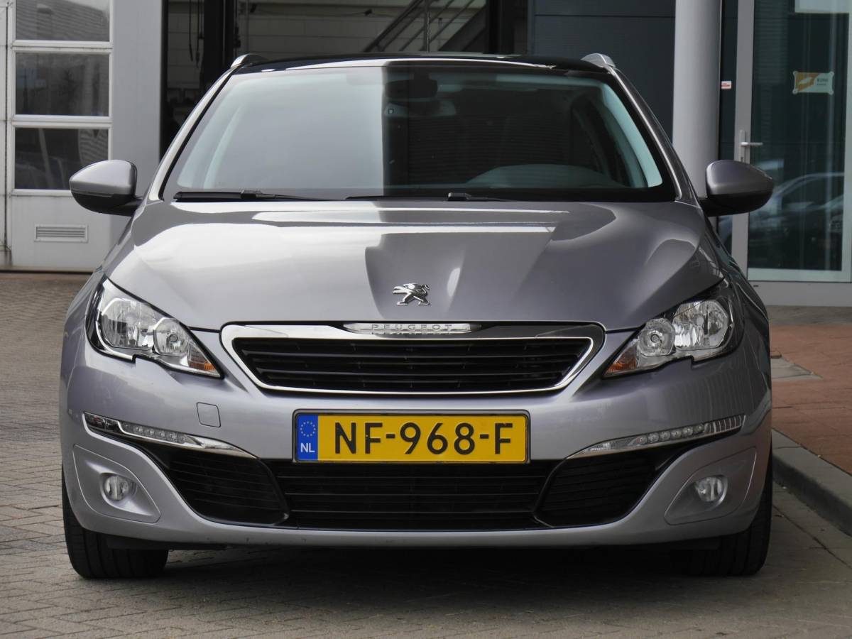 Peugeot 308 Peugeot 308 SW 1.2 PureTech Style | 130 PK | Panoramadak | Climate control | Parkeersensoren | Lichtmetalen velgen | Getint glas | Cruise control