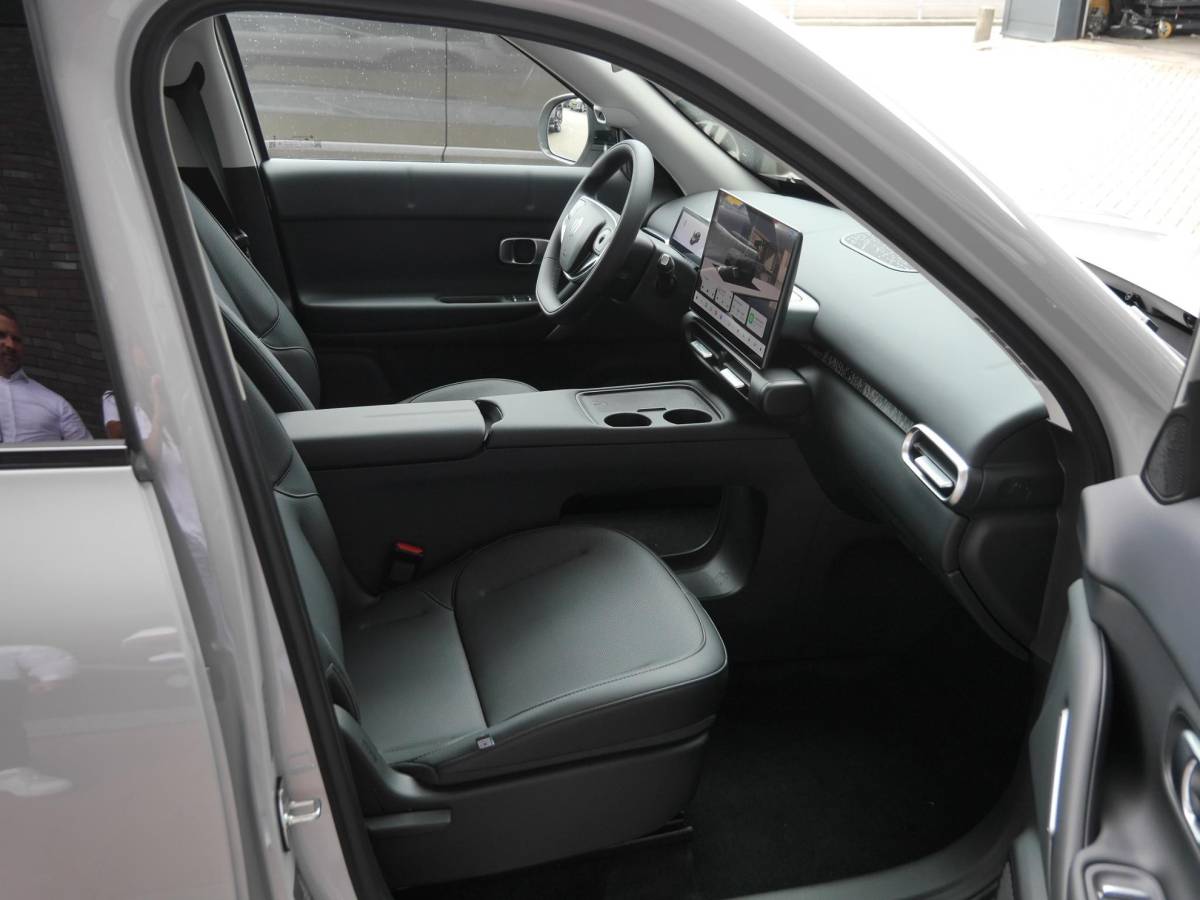Leapmotor B03X Leapmotor B03X ProMax Design 53 kWh | Binnenkort leverbaar in deze kleur | | Hoge zit | Carplay | Camera | Navigatie | 18inch velgen | Parkeersensoren | LED Lampen |