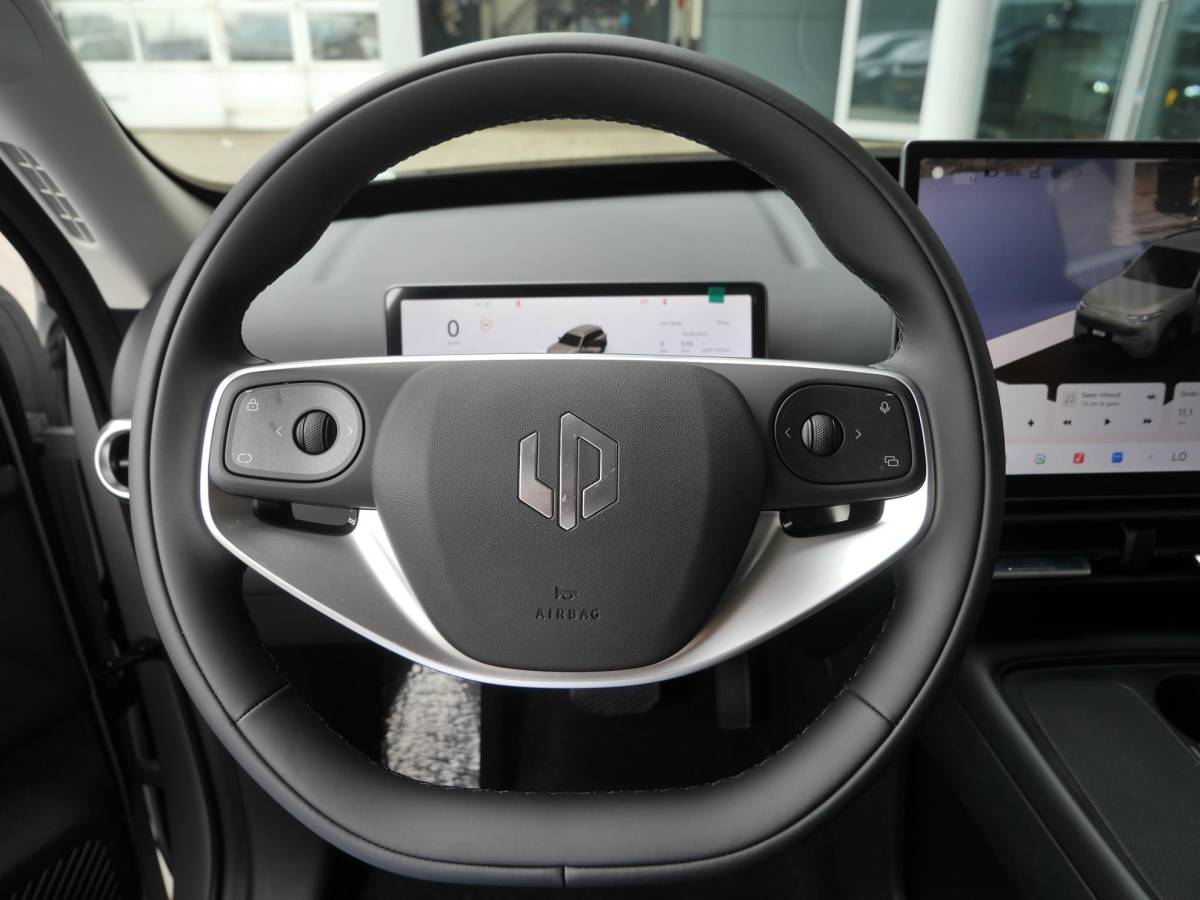 Leapmotor B03X Leapmotor B03X ProMax Design 53 kWh | Binnenkort leverbaar in deze kleur | | Hoge zit | Carplay | Camera | Navigatie | 18inch velgen | Parkeersensoren | LED Lampen |