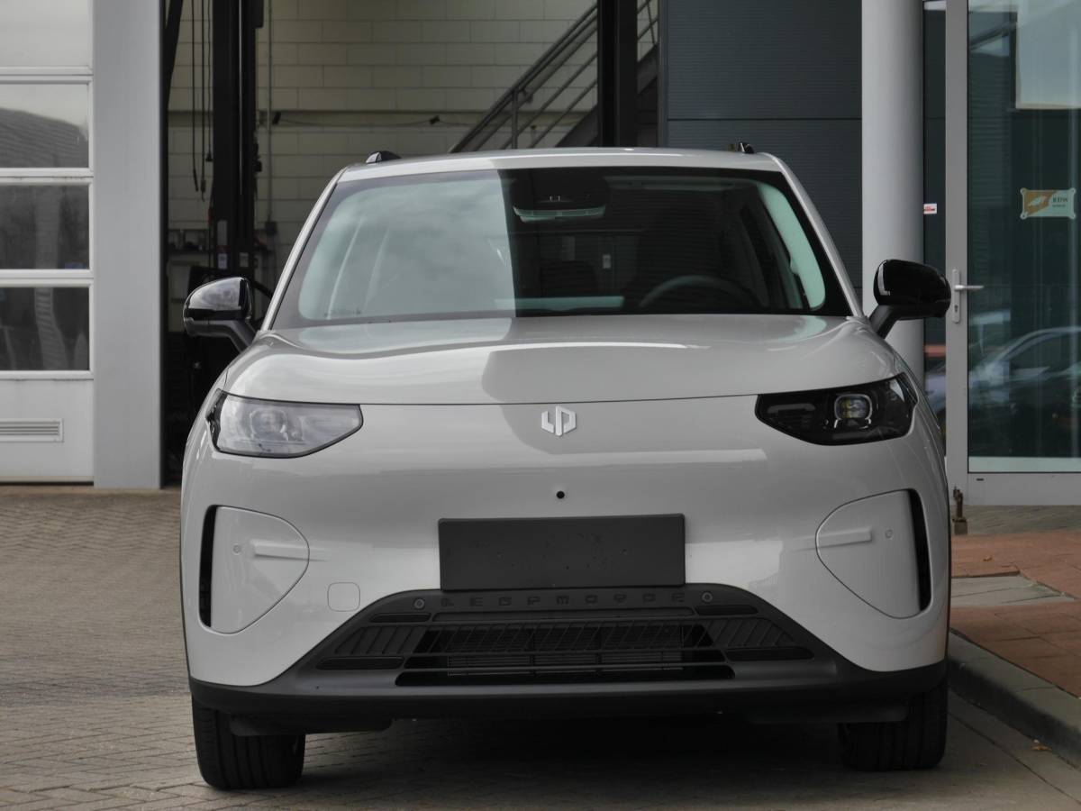 Leapmotor B03X Leapmotor B03X ProMax Design 53 kWh | Binnenkort leverbaar in deze kleur | | Hoge zit | Carplay | Camera | Navigatie | 18inch velgen | Parkeersensoren | LED Lampen |